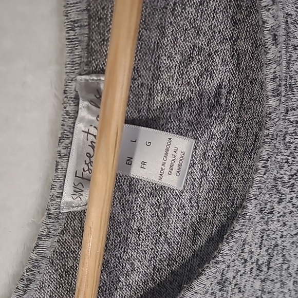 Item #20 Ladies Lightweight Longsleeve Athletic Top - Picture 3 of 3